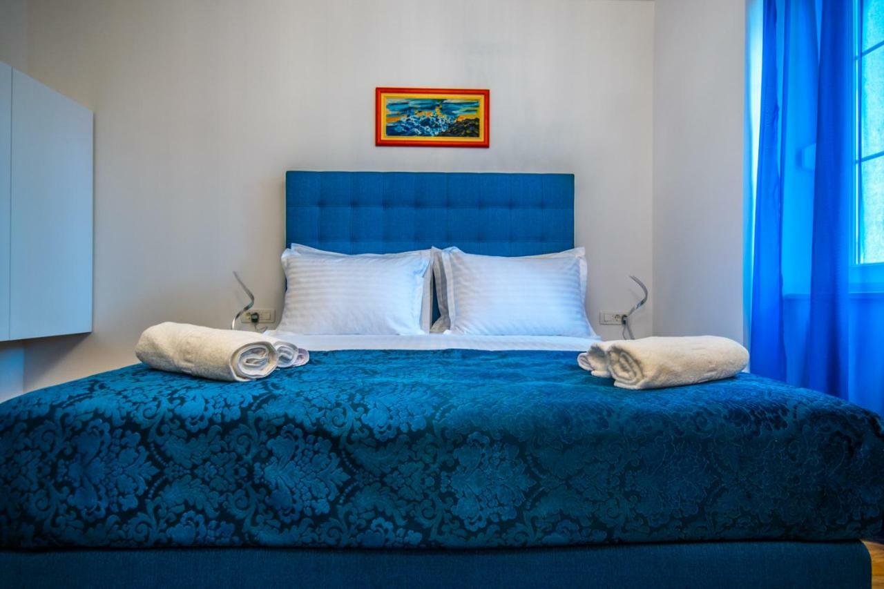 Center Luxury Rooms 3 Split Exterior photo